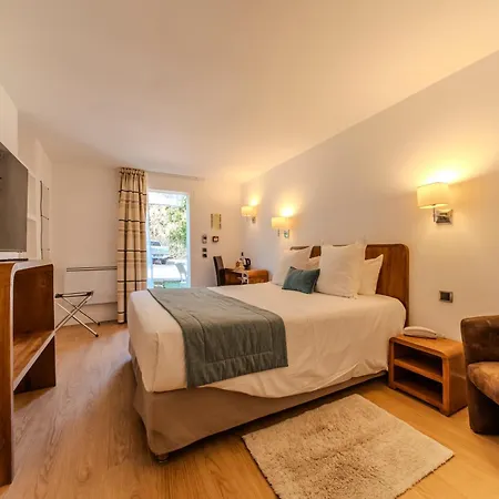 Logis - Le Manoir De Sauvegrain Hotel 3*