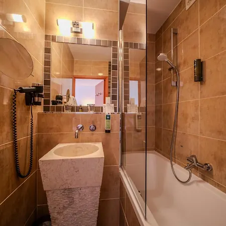 Hotel Logis Le Manoir De Sauvegrain 3*